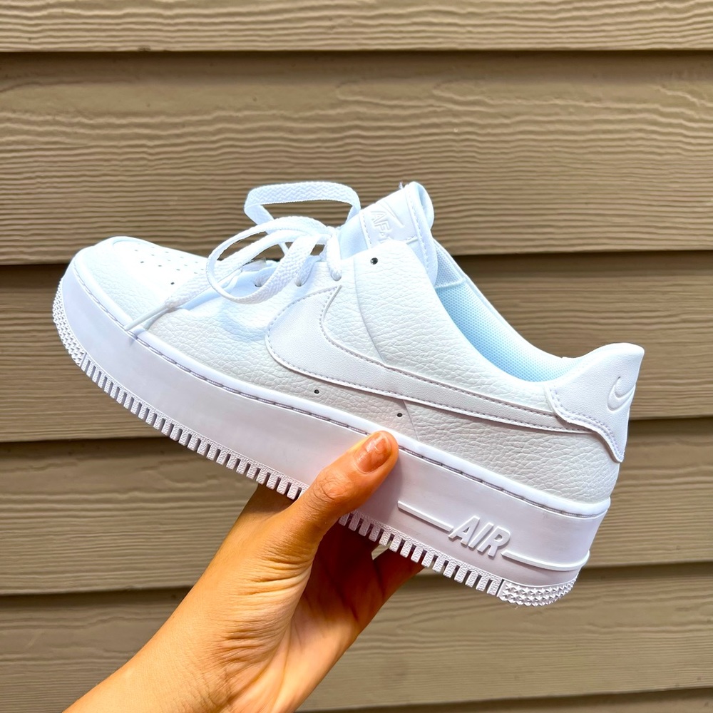 Nike Women’s Air Force 1 Sage Low, White